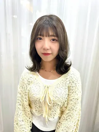 ミディアム カラー 志賀 あずみのヘアスタイル