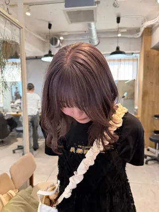 ミディアム カラー ミルクティー× グレージュMOMOのヘアスタイル