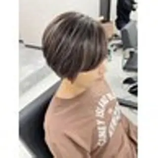 ショート ミルクティーベージュ 近鉄奈良駅　向田のヘアスタイル