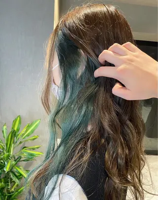 ロング カラー さと ちはるのヘアスタイル