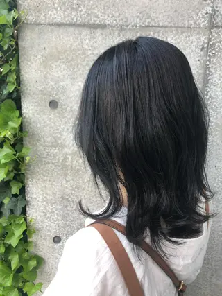 ミディアム カラー エクステ／インナー カラー 礒野朱里のヘアスタイル