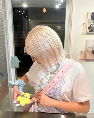 ショート カラー カヨコ/ハイトーン /透明感カラーのヘアスタイル