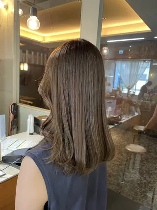 セミロング カラー 山下 悠月のヘアスタイル