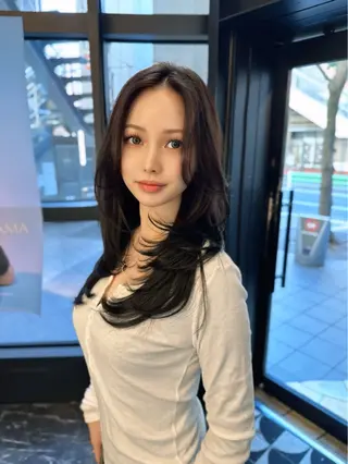 セミロング カラー 韓国レイヤー 似合わせカラーのヘアスタイル