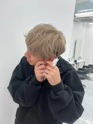 カラー ユイ☆ハイトーン ☆ブリーチデザインのヘアスタイル