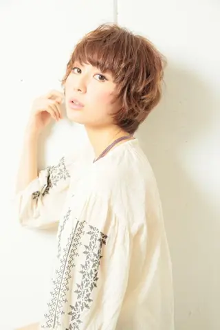 ショート カラー アルファ シェリのヘアスタイル