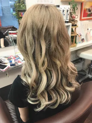 ロング オーストヘアー ミコ所属・岩谷/ブリーチ 🫧透明感カラーのヘアスタイル