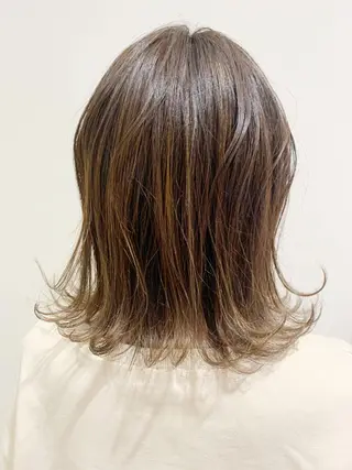 セミロング カラー 佐藤 美紅のヘアスタイル