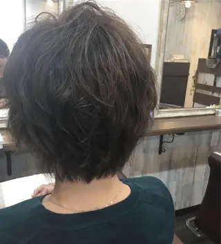 ショート カラー パーマ embrace エンブレイスのヘアスタイル