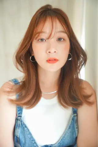 セミロング カラー 韓国レイヤーカット/ ダブルカラーのヘアスタイル