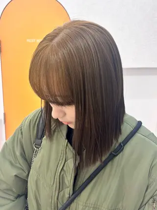 ミディアム カラー 🧸ミルクティー／ ぷつっとボブ｜ミクのヘアスタイル