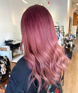 カラー イシイ ハルナ 🤍のヘアスタイル