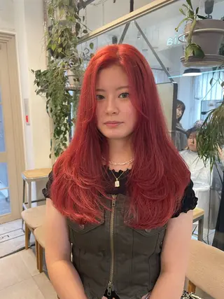 ロング カラー ミルクティー× グレージュMOMOのヘアスタイル