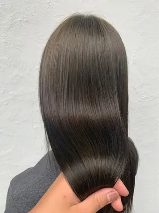 カラー KOKORO 中村 朱里のヘアスタイル