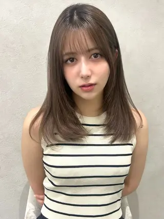 ミディアム カラー ヘアアレンジ fumika🎀 ベージュのヘアスタイル