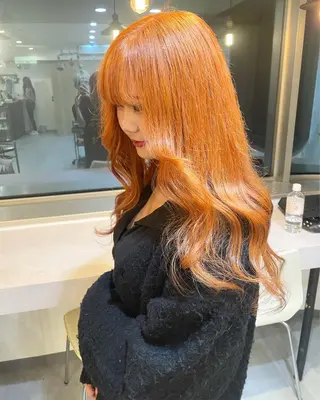 ロング アールバイニーナ所属・R by NINA アールバイニーナのヘアスタイル