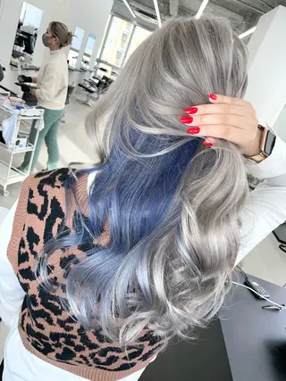 ロング カラー 黒田 真美のヘアスタイル