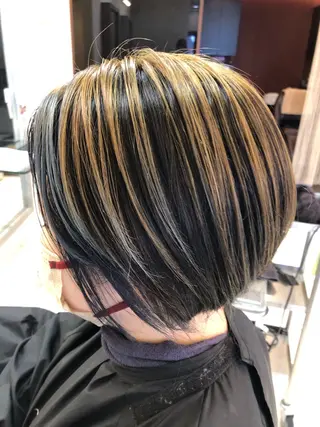 ショート カラー 加瀬 真弓のヘアスタイル