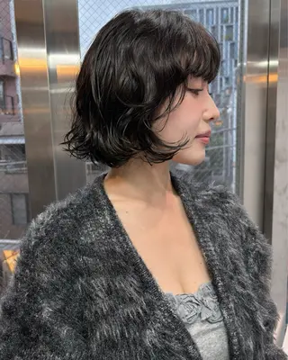 パーマ Airi 韓国y2k レイヤーカットのヘアスタイル