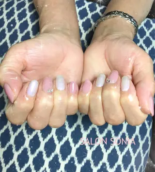 ネイル 小顔・毛穴・たるみ ネイル　似内真樹のエステ・リラクイメージ