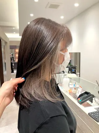 ミディアム カラー サキ🤍ハイトーン 🩰くびれ巻きヘアのヘアスタイル