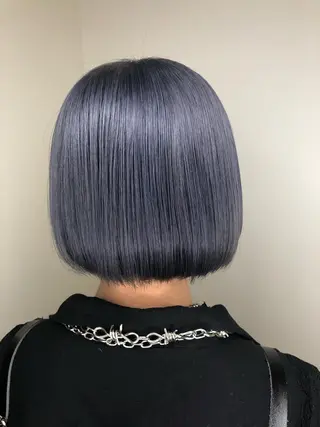 カラー ウルフカット／吉村 桃子のヘアスタイル