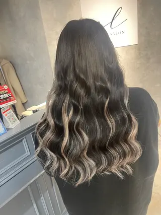 ロング カラー オフホワイトアンドなんば所属・福西 洋斗のヘアスタイル