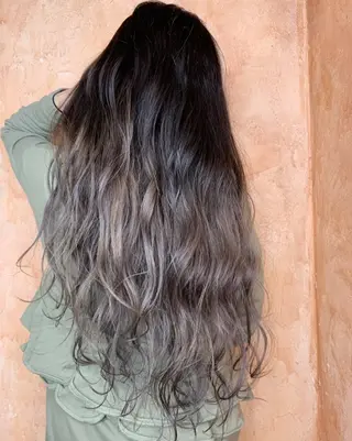 ロング カラー N° aria 三軒茶屋のヘアスタイル