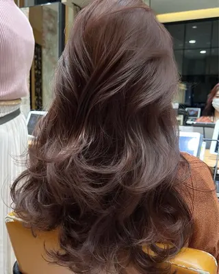 ミディアム カラー 韓国ヘア🇰🇷／ 艶カラー鈴木萌愛🩶のヘアスタイル