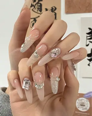 ネイル D-BEAUTY Nailsalonのネイルデザイン