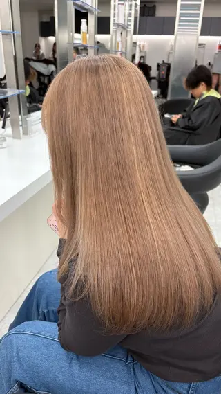 ロング カラー 🖤ハイトーン× レイヤー🖤SARAのヘアスタイル