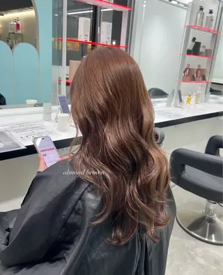 セミロング レイヤーカット／ ハイトーン/Moeのヘアスタイル