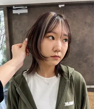 ミディアム 個性派ハイトーン🪽 堀内志茉🍀のヘアスタイル