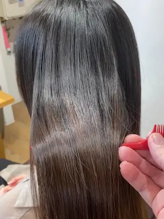 セミロング KIZU 髪質改善 オカルト怪談のヘアスタイル