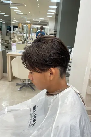メンズ センターパート職人 ‪✂︎‬ トモキのヘアスタイル