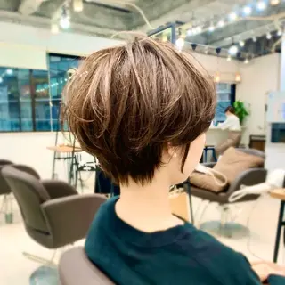 ショート カラー 前田 健太のヘアスタイル