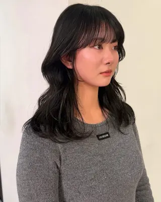 ミディアム RAIMA ハイトーン/レイヤーのヘアスタイル