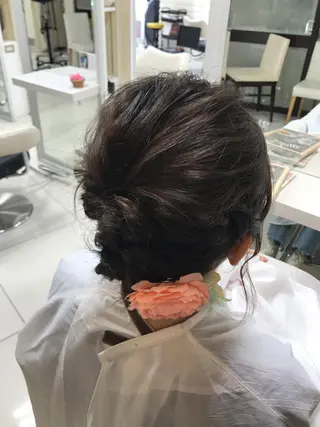 セミロング ヘアアレンジ 【暖色カラー特化】 中山由梨のヘアスタイル