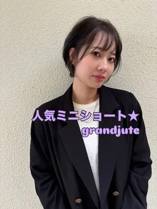ショート カラー grand juteのヘアスタイル
