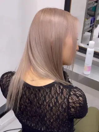 セミロング カラー 艶ハイトーンブリーチ 🌈小林侑雅のヘアスタイル