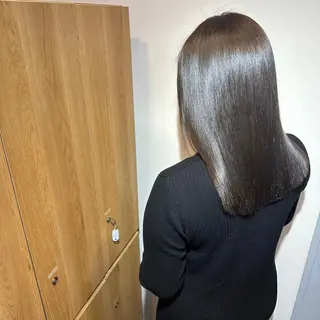 セミロング 岡田 佳子のヘアスタイル