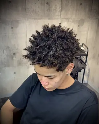 ショート パーマ メンズ 三谷 仁のヘアスタイル