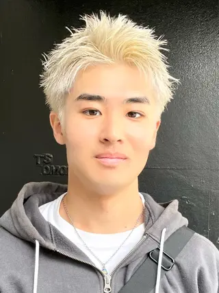 ショート カラー メンズ スパイラルパーマ 🌐hina⭐️のヘアスタイル