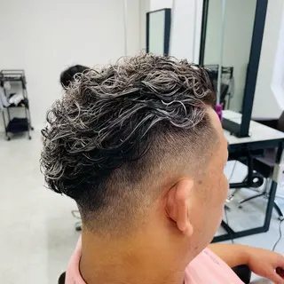 ショート カラー パーマ メンズ メンズカット特化✂︎ SHINGO 本厚木のヘアスタイル