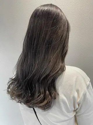 ロング カラー KNOWHOW京都所属・トレンド/顔まわり/ レイヤー/グレージュのヘアスタイル