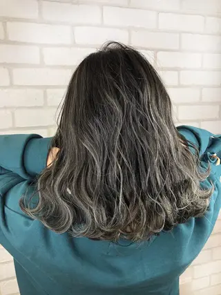 ミディアム カラー she2.shinjuku所属・takumi Hのヘアスタイル