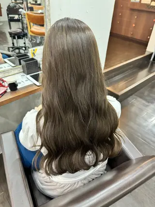 ロング 難波 茜のヘアスタイル