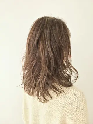 カラー セミロング 🎗️髪質改善・美髪 艶髪🥇小西邦生のヘアスタイル