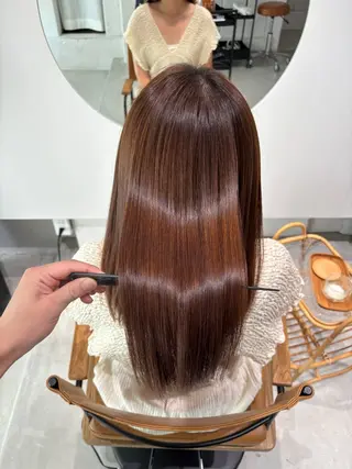 セミロング 岡あかね🍐 透明感カラーのヘアスタイル