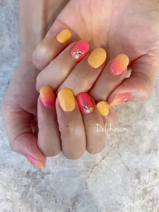 ネイル 岡本 友恵のネイルデザイン